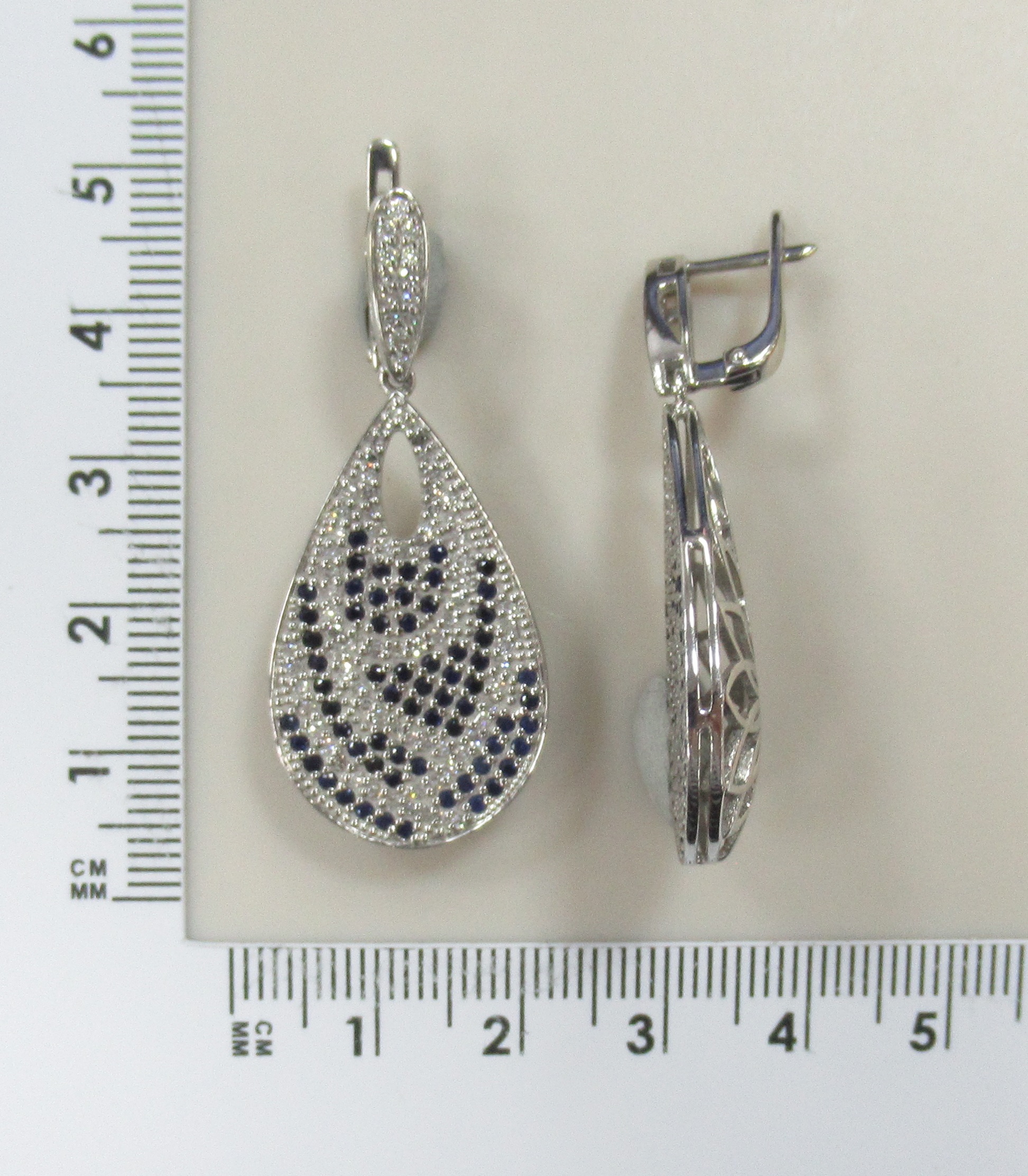 Серьги из белого золота с сапфирами